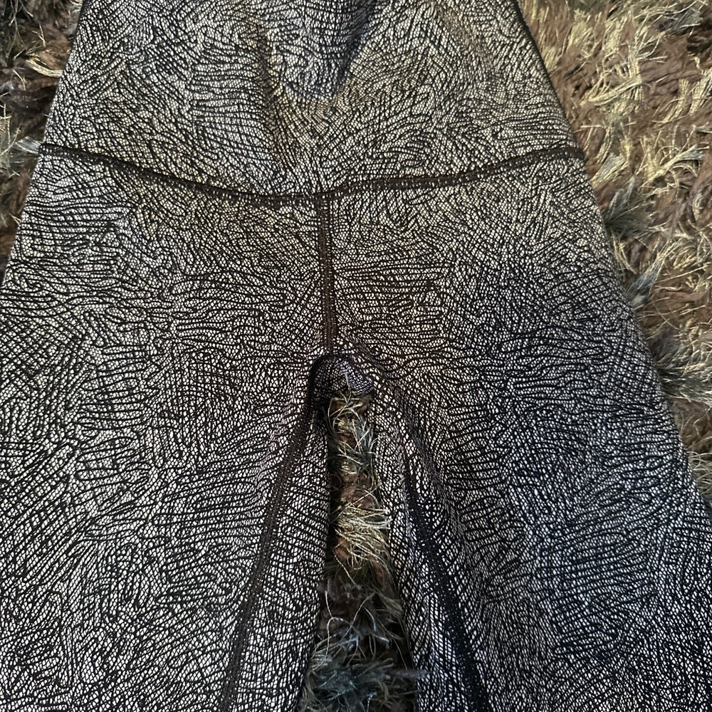 Lululemon Athletica Black and White Patterned Leggings - length is 25 / Size 2